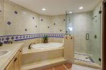 Master bath w/ shower & tub
